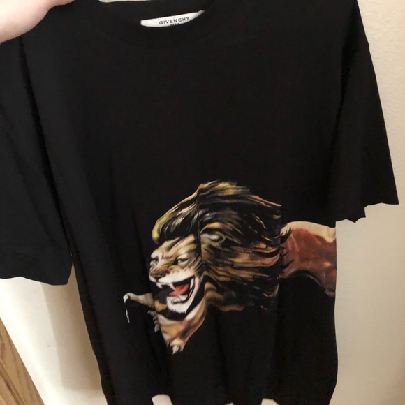 🚫Sold🚫 Givenchy Lion graphic oversized fit tee - Picture 2 of 6
